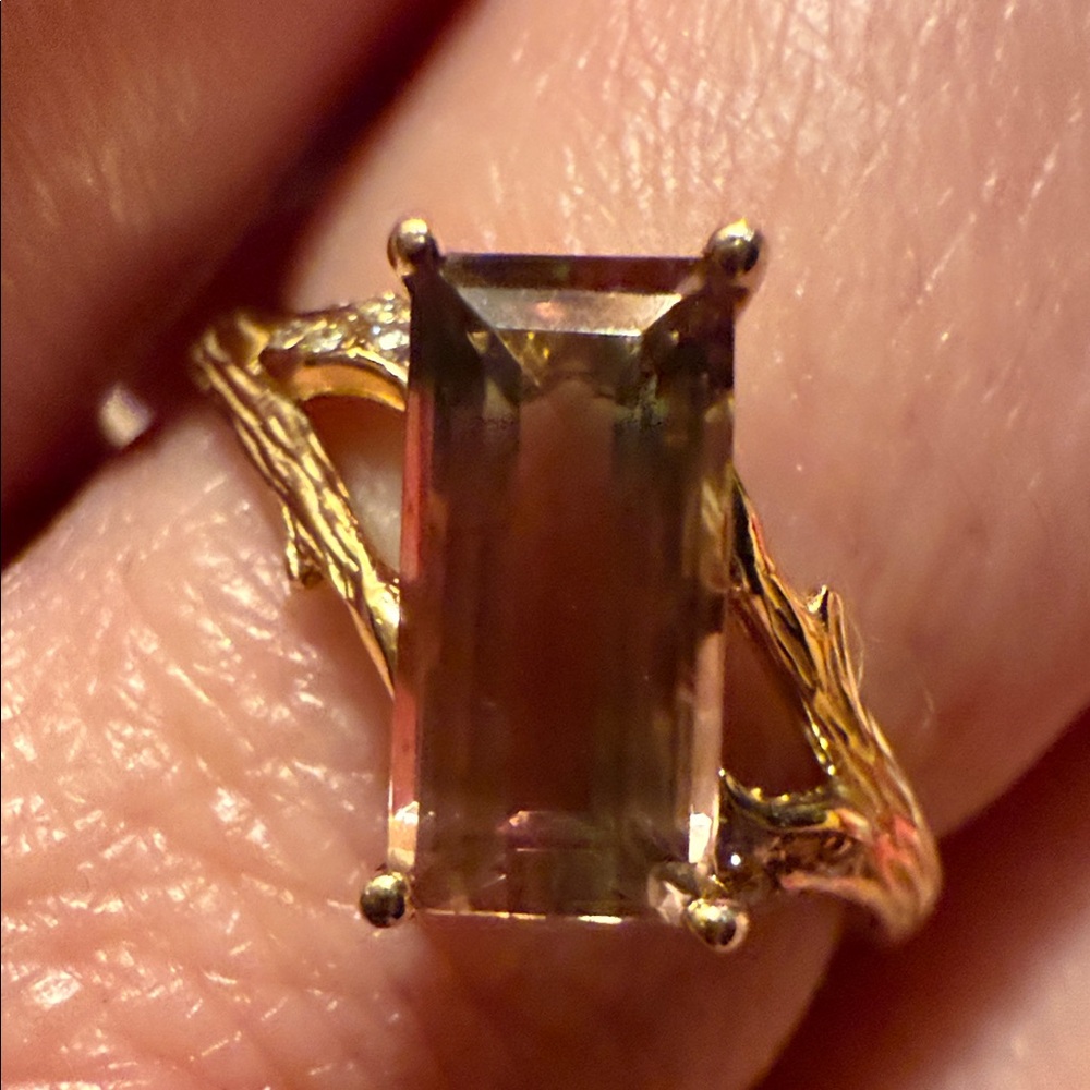 Rare 14 kt Yellow Gold Smithsonian Ring with Oregon Copper Sun Stone & diamonds
